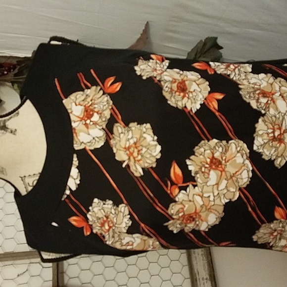 It's A Lehigh Maxi Dress - Picture 2 of 13